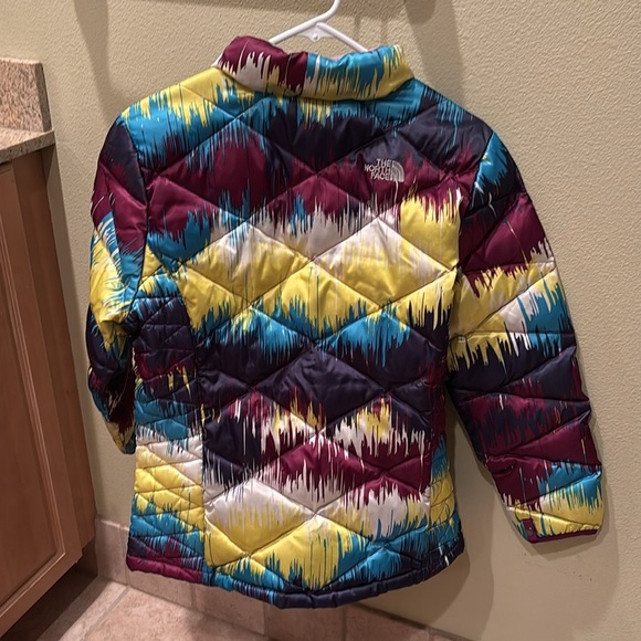 The North Face painted colorful girls size XL 18 puffer jacket - Picture 9 of 11